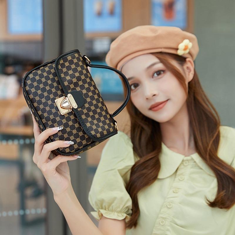 Bag Women's New Trendy Bag Women's Texture Versatile Messenger Bag Fashionable Retro Diamond Square Bag Women