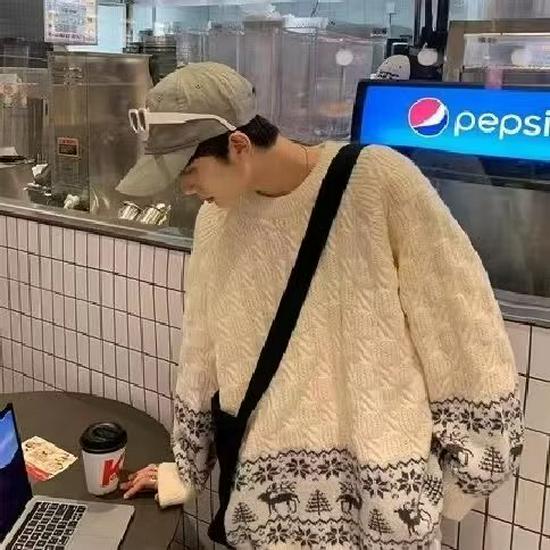 Men's Autumn/Winter Korean-Style Patchwork Sweater: Trendy, High-End, Loose, Lazy-Style Round Neck Knitwear for Couples