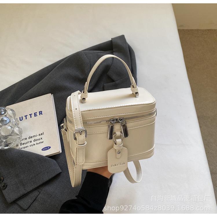 

Retro trend high-end hand bucket bag 2025 new fashion casual shoulder bag niche design messenger bag бежевый