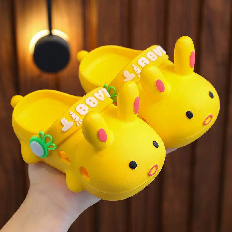 Children's Summer Cartoon Clogs for Boys and Girls, Indoor and Outdoor Wear, Closed-Toe Hole Shoes, Toddler Baby Non-Slip Soft Sole Sandals