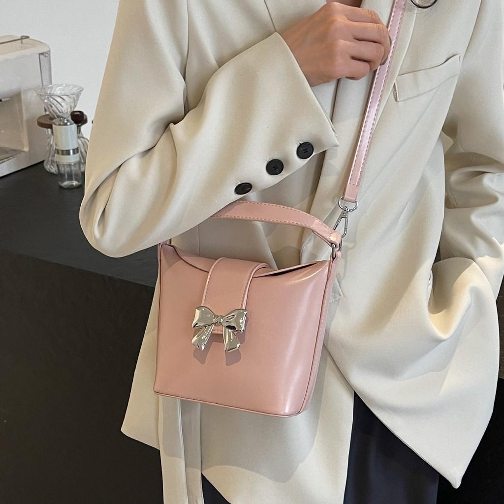 IELGY Женская модная и простая нишевая повседневная универсальная сумка-ведро на плечо — фото 4