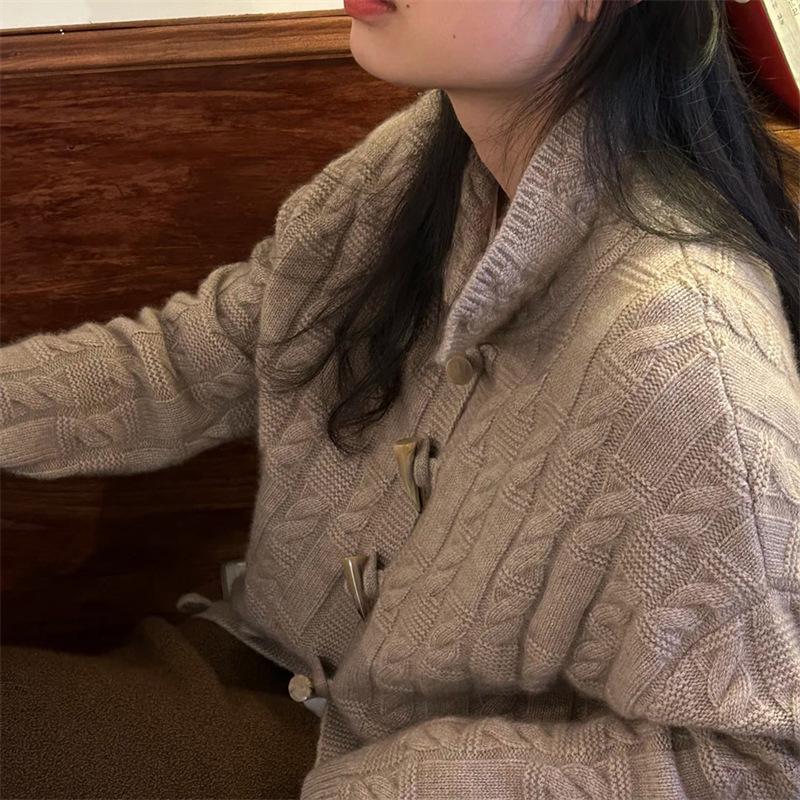Women's Thickened Retro Horn Button Cable Knit Wool Cardigan - Long Sleeve, Slim Fit, Warm, Solid Color, Simple Design for Autumn and Winter