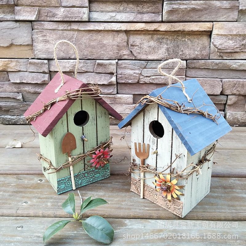 Rustic Cabin-Style Wooden Birdhouse - Outdoor Hanging Pastoral Decoration