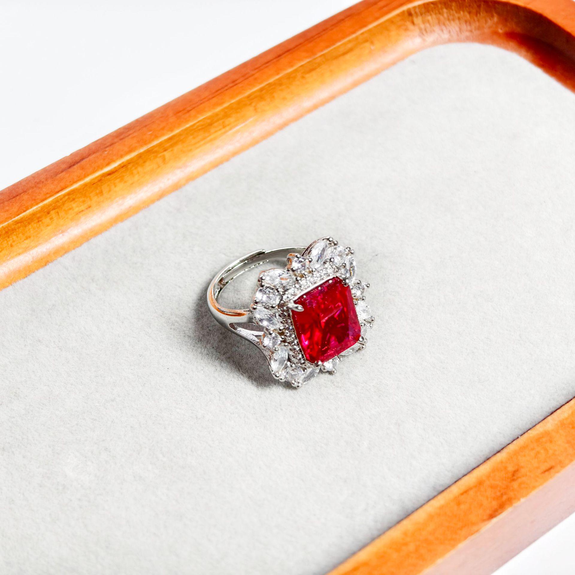 Gesi En Luxury Red Zirconia Jewelry Set: Square Earrings, Ring, and Pendant.