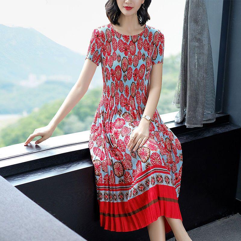 

Летнее плиссированное платье для женщин, новый стиль, простой темперамент, деловой принт, облегающий крой, юбка А-силуэта средней длины, сложенная в 100 раз. One Size красный