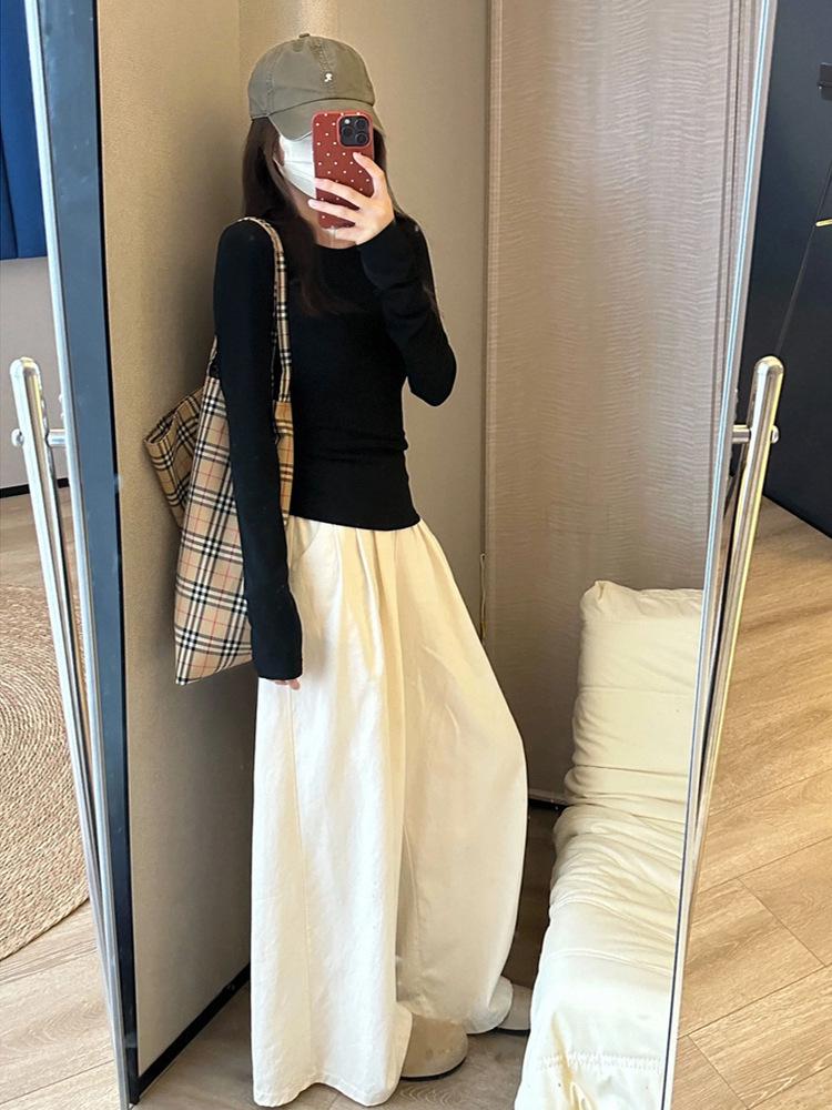 Women's Slim Fit Long-Sleeve T-Shirt, Solid Color, Ins Style, Brushed Fabric with Velvet Lining, Ideal Base Layer for All Seasons.