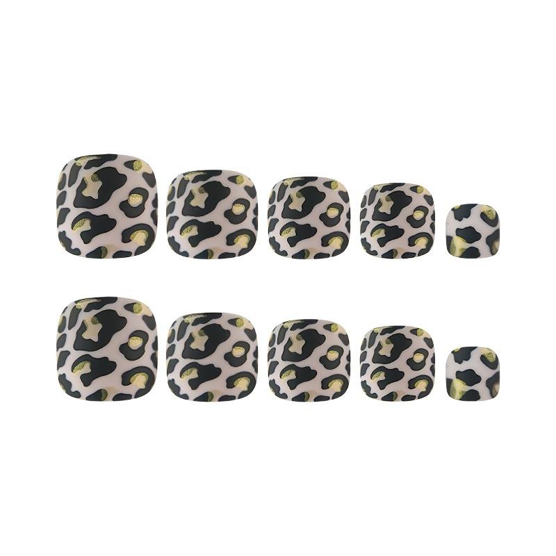 Gold-embellished Leopard Print Toenail Tips Are Waterproof and Long-lasting, Fashionable Nail Decoration, and Easily Create A High-end Manicure Look.