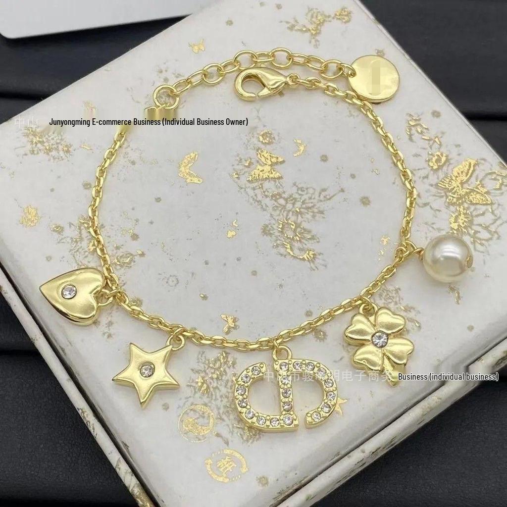 Djia D Herz-, Stern- und Kleeblatt-Charms-Armband mit Diamanten und Perlen