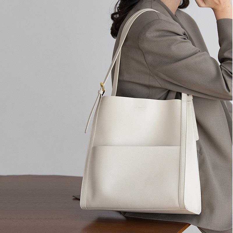 Cowhide Bag, Large Capacity Women's Versatile Commuting Shoulder Bag, New Hot Selling Women's Bag, Niche Design Tote Bag