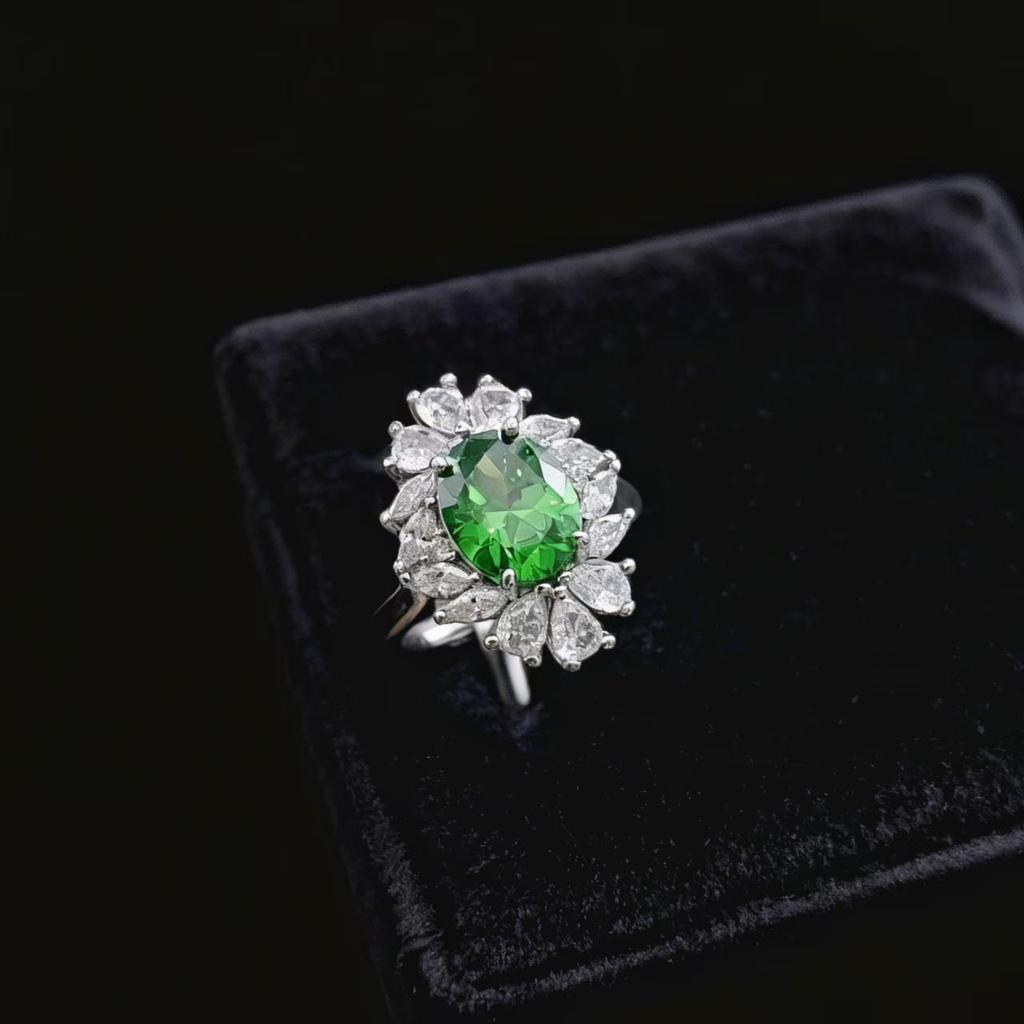Vintage Colored Jewelry Set Simulation Sapphire Pendant 10 * 12 Stud Earrings 6 * 8 Ring 8 * 10 Three-Piece Jewelry Set