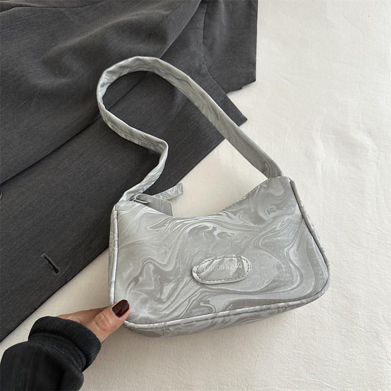 Fashionable Mid-sized Square Bag With Zipper Closure Perfect For Daily Use серебряный