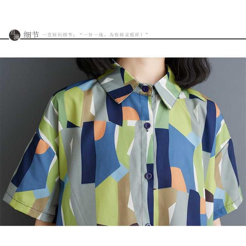 Rochie de lungime mijlocie, cu mâneci scurte, largi, cu imprimeu la modă