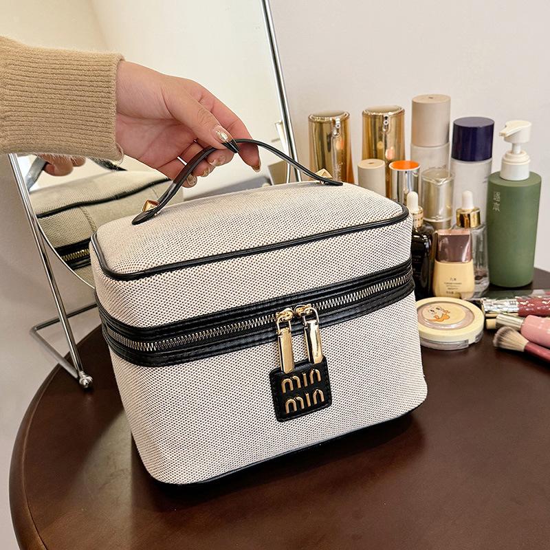 

Модная косметичка-органайзер большой вместимости с металлической этикеткой, 2024 чёрный