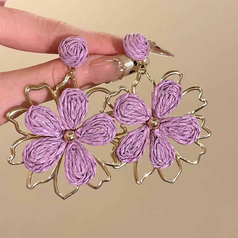 Módní náušnice pro dámské šperky