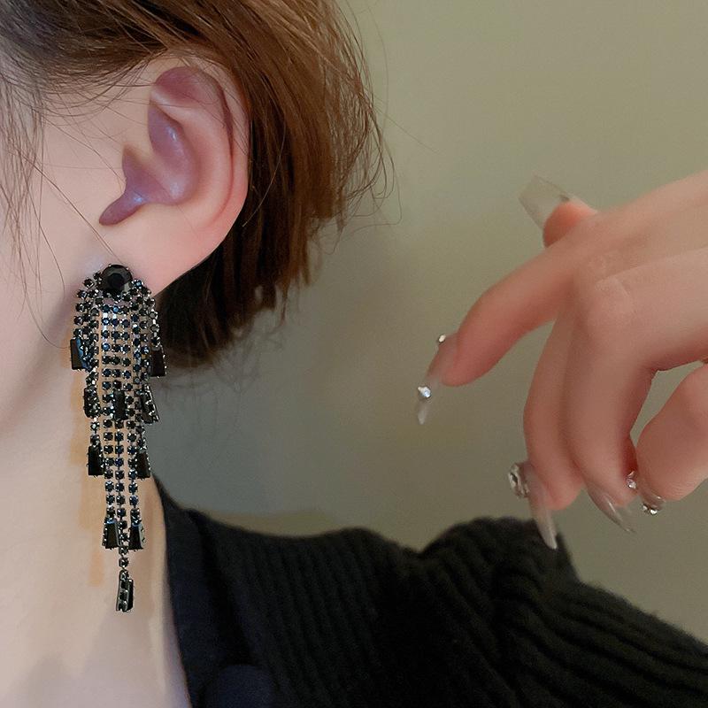 Zircon Tassel Earrings: Retro Dark Style for a Niche European & American Aesthetic