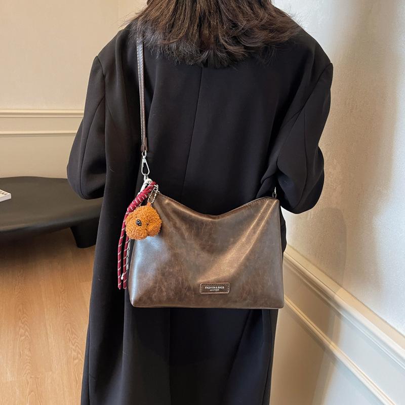 Retro Matte Small Bag Women 2025 New Casual Versatile Messenger Bag Commuter Shoulder Bucket Bag