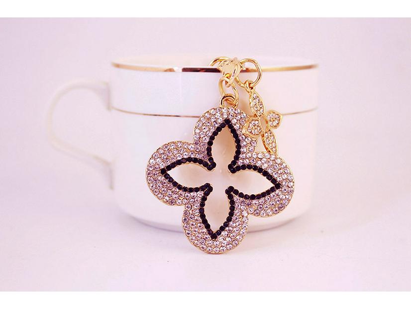 Exquisite Four-Leaf Clover Alloy Keychain Charm - Perfect Gift for Girlfriend, Bag Accent, or Keyring Accessory.