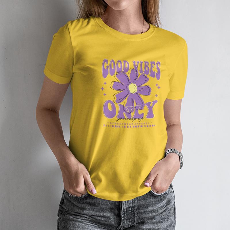Moderna and Attractive: Elegant Women's Short Sleeve T-shirt: Good Vibes Only Flower Print for a Stylish Look