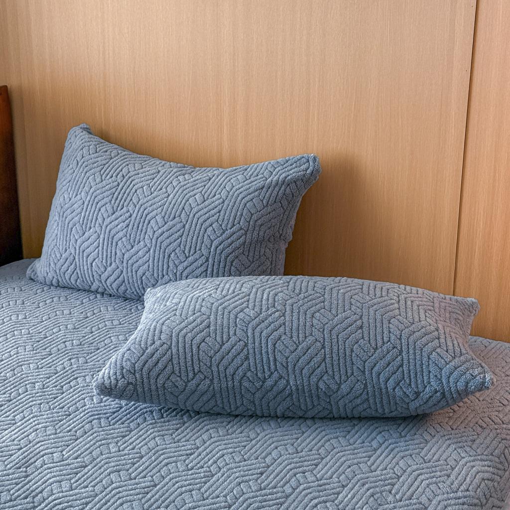 Taffeta Velvet Thickened Fitted Sheet with Pillowcases Winter Warm Plush Mattress Protector Queen Size Mattress Waterproof Cover