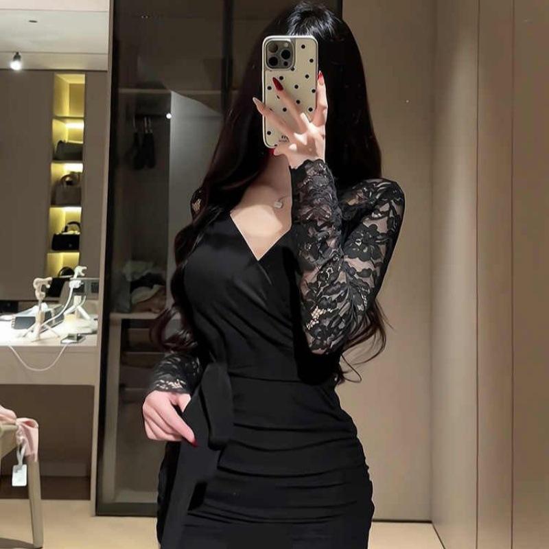 Black Temperament V-neck Long-sleeved Inner Dress Women's Clothing Autumn Spice Girl Slim and Thin Lace Hip-wrapped Short Skirt