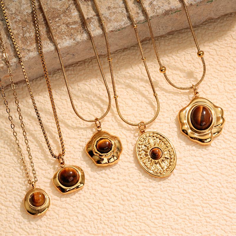 Women's Retro Tiger Eye Pendant Necklace - Luxury Titanium Steel Clavicle Chain, Non-Fading, Versatile Fashion Accessory