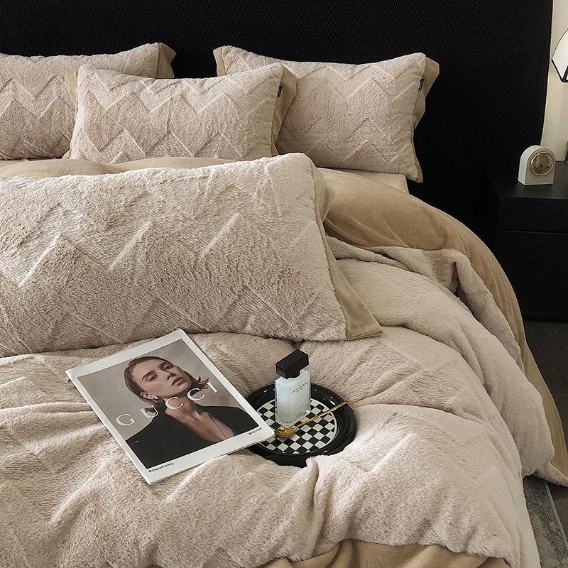 

High-End Rabbit Plush Bed Four-Piece Set Thickened Milk Baby Plush Quilt Cover Flange Coral Plush Bedding Sheets 1.8m 4pc of sheets - 200x230cm quilt core