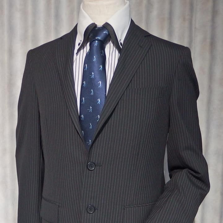[CUFFSMANIA] Navy Blue Golf Tie - A unique and interesting pattern for golfers and golf enthusiasts.