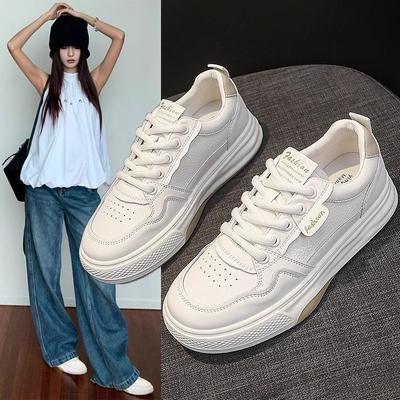 Modische vielseitige kleine weiße Schuhe mit dicker Sohle für Damen, Frühjahr 2025 neu, vielseitige Lederoberfläche, lässige Sport-Sneaker mit niedrigem Schaft, Ins