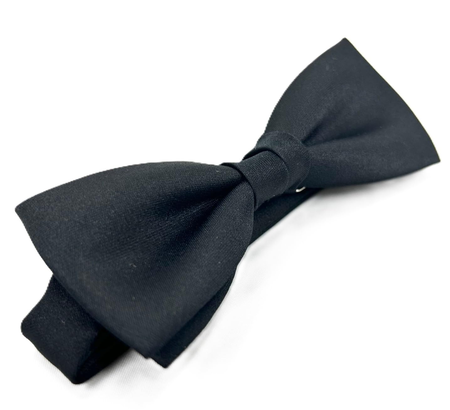 

[HANG OVER] Available in 10 colors. Reliable domestic manufacturing. Semi-butterfly style, plain bow tie (black).