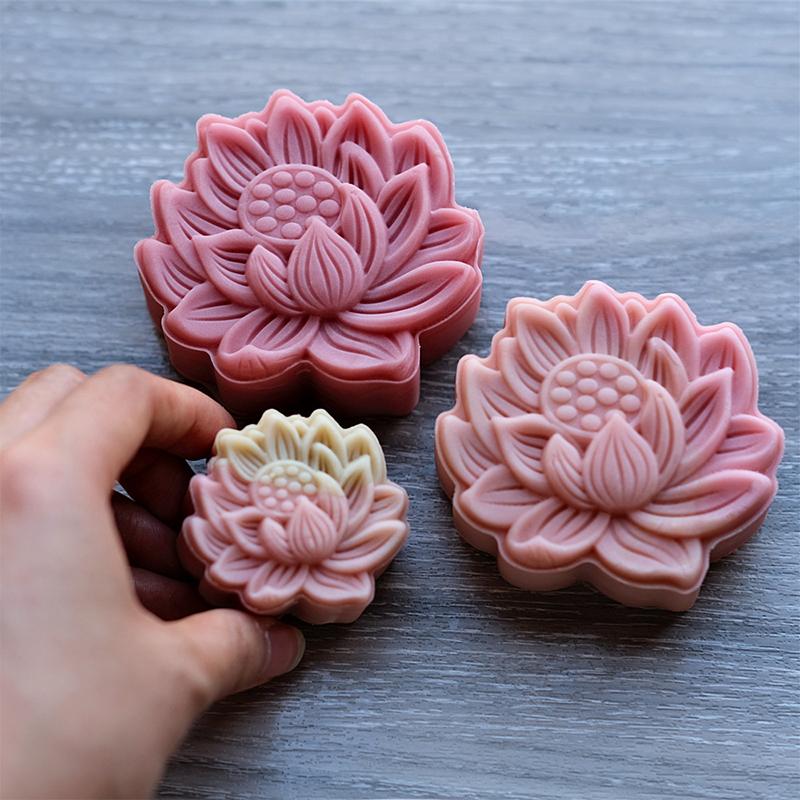 Lotus Flower Mooncake Mold Hand Press Pastry Mold 50G 3D Embossing Diy Mung Bean Cake Tool For Mid Autumn Festival Baking