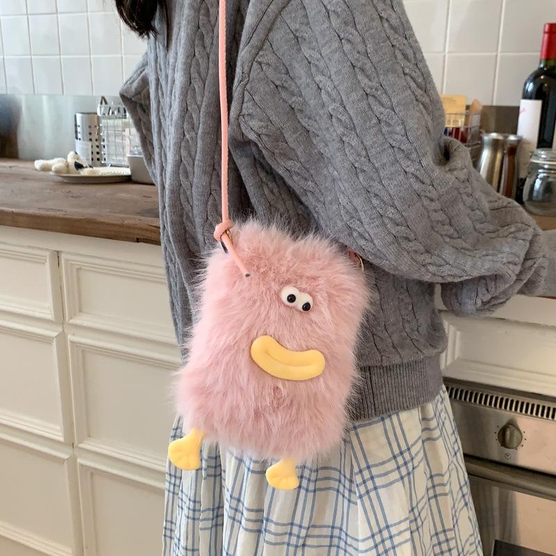 

2025 autumn new plush cartoon mobile phone bag fashionable foreign personality cute fashion messenger mini bag tide розовый