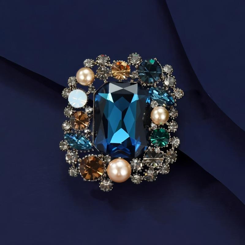 Retro Court Brooch, High-end Women's Design Sense, Niche Exquisite Brooch, Elegant and Luxurious Brooch