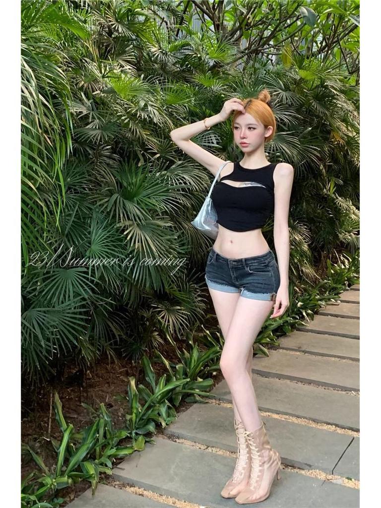 Damen Retro Denim Shorts mit niedrigem Bund - Schlankmachend, Rollsaum, Petite-Passform, Würziges Styling