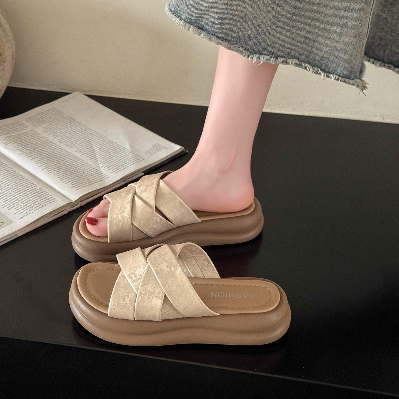

Muffin Sandals Flat-Soled Slippers New Year S Thick-Soled One-Word Cool Slippers Women S Summer Outer Wear Skirts Feel Matched 35 золотой