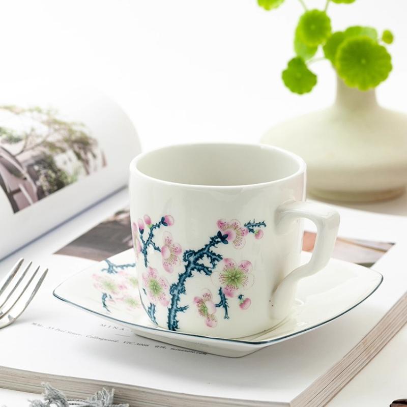 Kávový šálek s podšálkem z jemného kostního porcelánu s motivem kvetoucí švestky 300ml, barevné květiny, porcelánový čajový šálek s podšálkem
