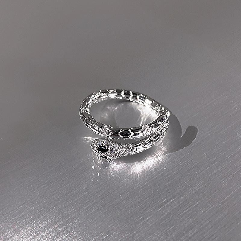 

Elegant Adjustable Geometric Copper Ring For Women Fashionable And Unique Design