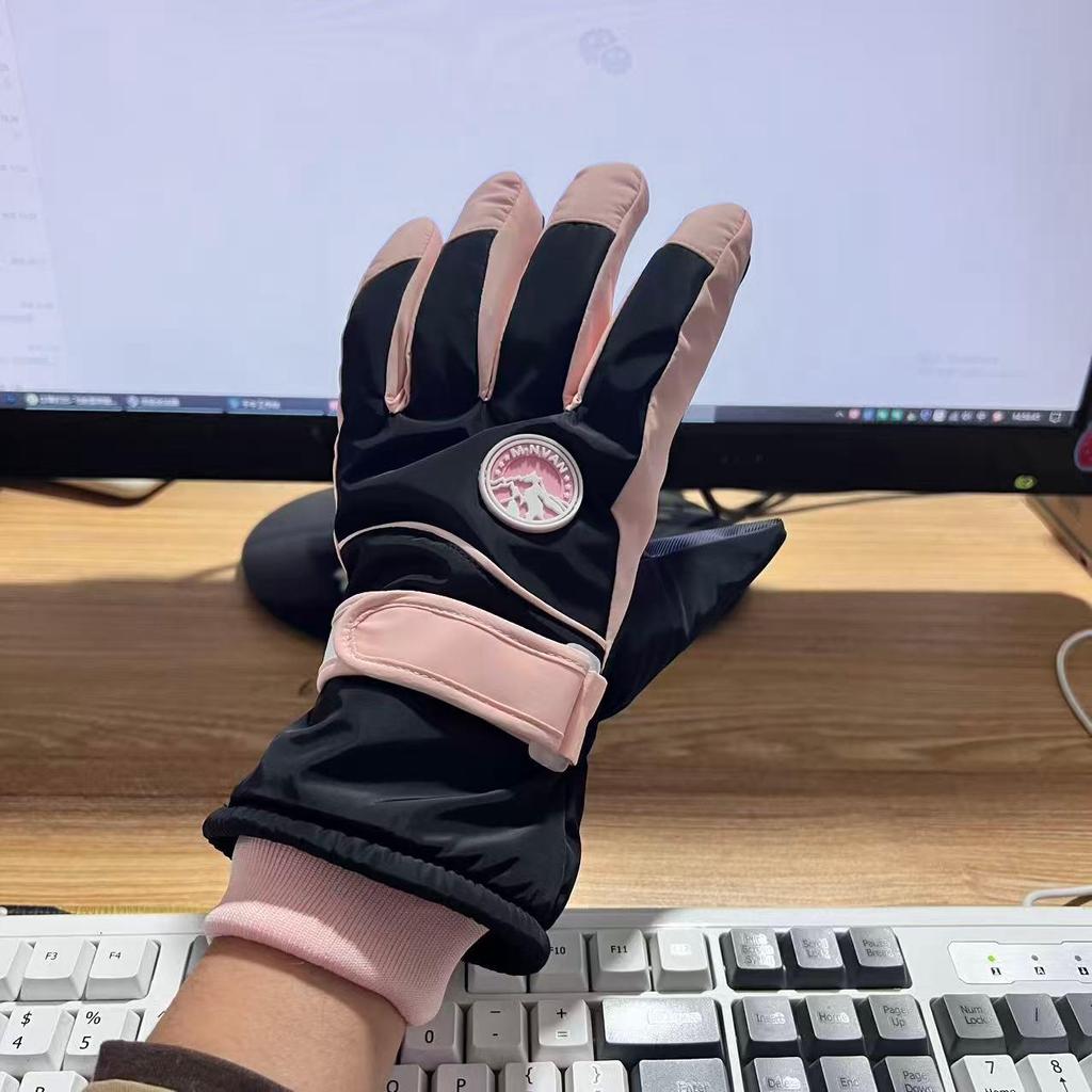 Women's Winter Ski Gloves: Warm, Thickened, Touchscreen-Compatible, Windproof, Water-Repellent, and Stylish Velvet-Lined for Outdoor Riding.