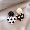 Asymmetrische Zwart-Witte Polka Dot Hart Hanger Oorbellen voor Dames - Stijlvol, Uniek Ontwerp, Opvallende Accessoires