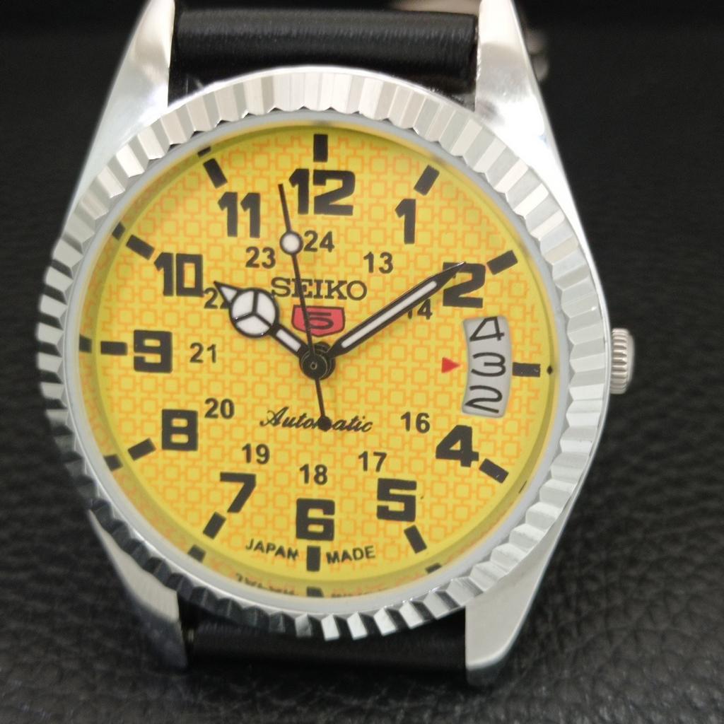 VINTAGE SEIKO 5 AUTOMATIC REFURBISHED JAPAN MENS YELLOW DIAL WATCH a444000-1