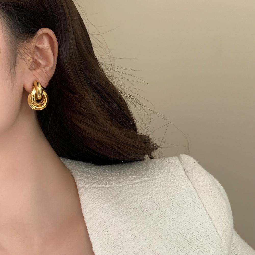 European & American Metal Circle Stud Earrings: Cold Style Tassel Earrings for Women