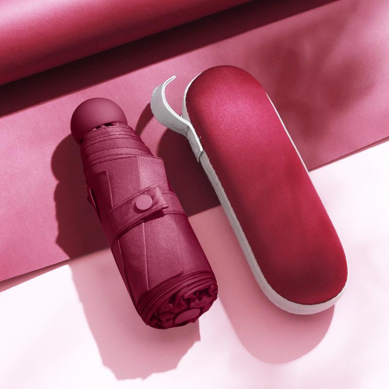 50% avslag: Kompakt Svart Plast Mini Paraply for UV-beskyttelse - Dobbeltbruk for Sol og Regn