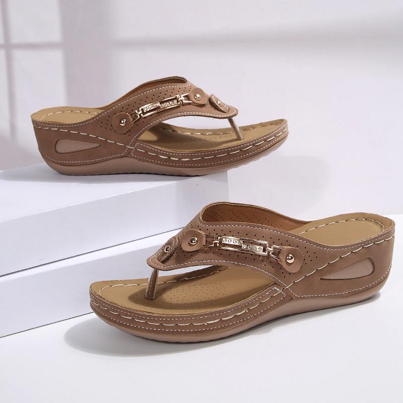 

Large size thick-soled cool slippers women s summer new beach metal chain toe women s shoes 43 светло-коричневого