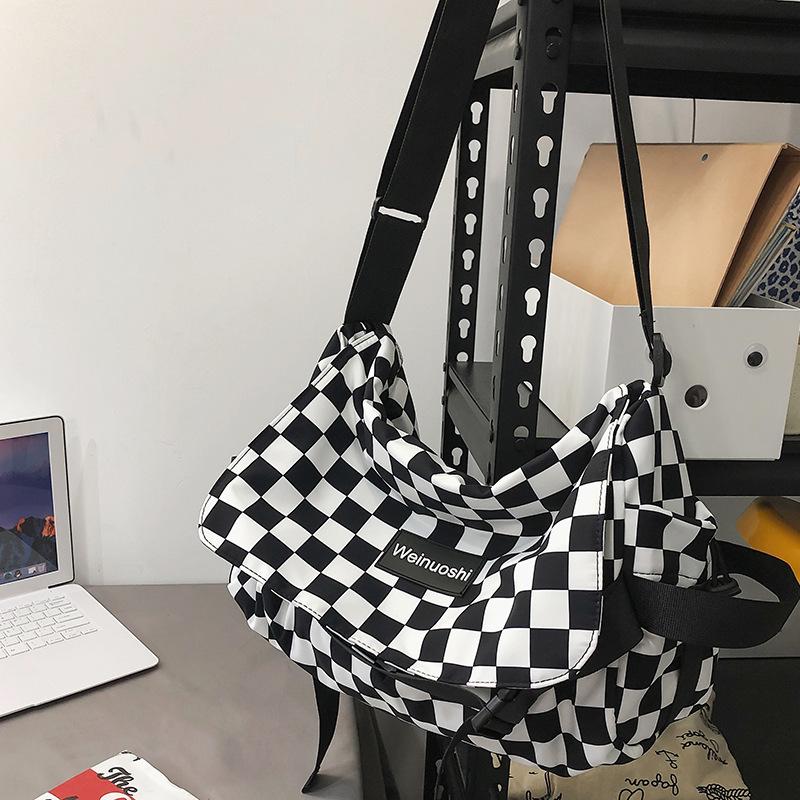 Summer Women's Bags  Large Capacity  Women's Commuting Men's Trendy Postman Plaid  One Shoulder Crossbody Bag