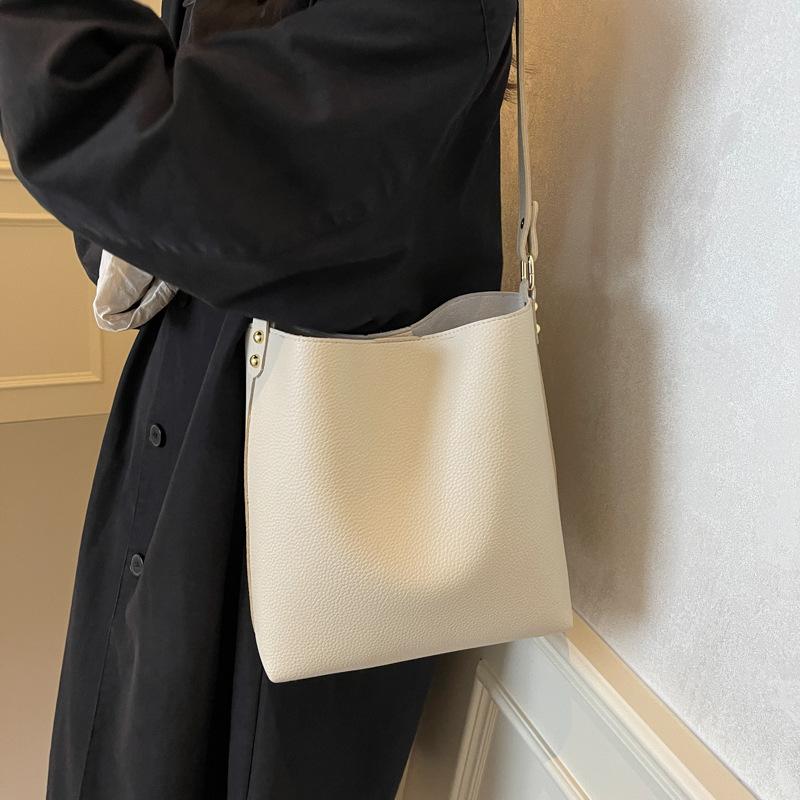 Retro Lychee Pattern Soft Leather Bucket Bag Women's 2025 New Commuter Shoulder Mother Bag Foreign Style Messenger Bag