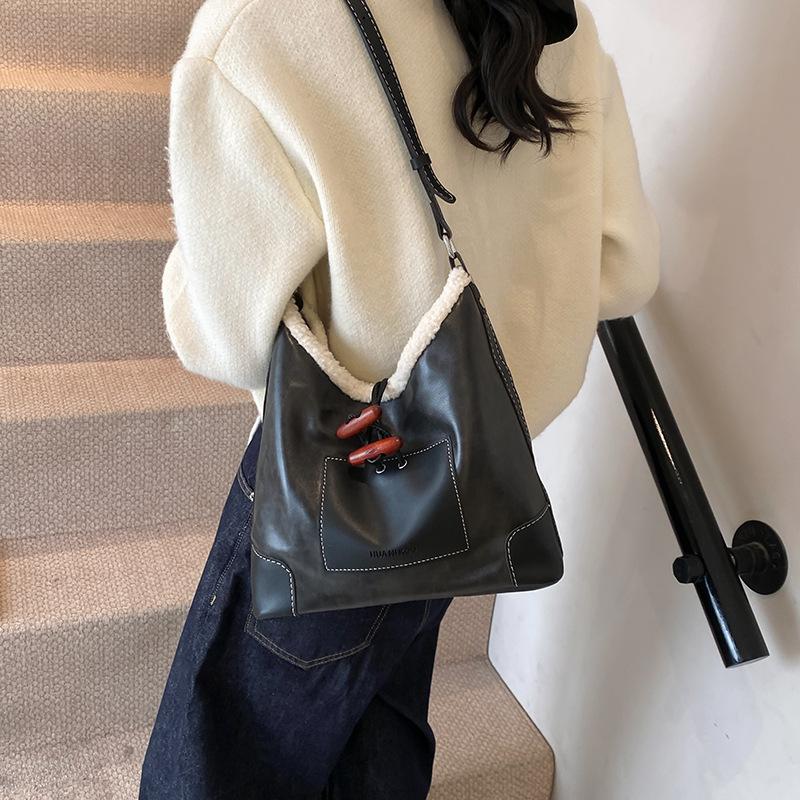 Autumn and Winter New Splicing Hair Bag Women's Niche Design High-end Underarm Bag Retro Tote Bag Shoulder Bag