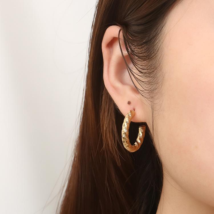 Batch Blume 18KC Schweißnadel Edelstahl Runde Ohrringe High-End Retro Leichter Luxus Ohrschmuck