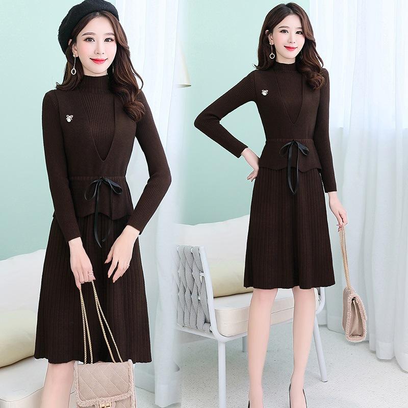 

Женское осенне-зимнее трикотажное платье с длинными рукавами, тонкий свитер, жилет, два комплекта M кофейный