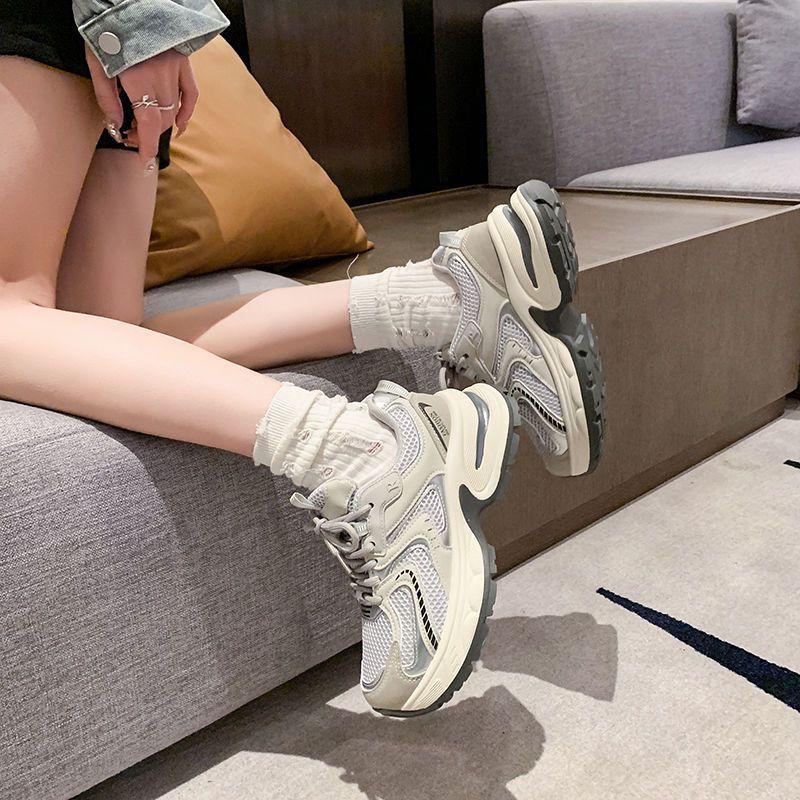 

Серебряные кроссовки на платформе, увеличивающие рост, весна 2025, новая модная универсальная сетчатая дышащая повседневная спортивная обувь, женская обувь 35