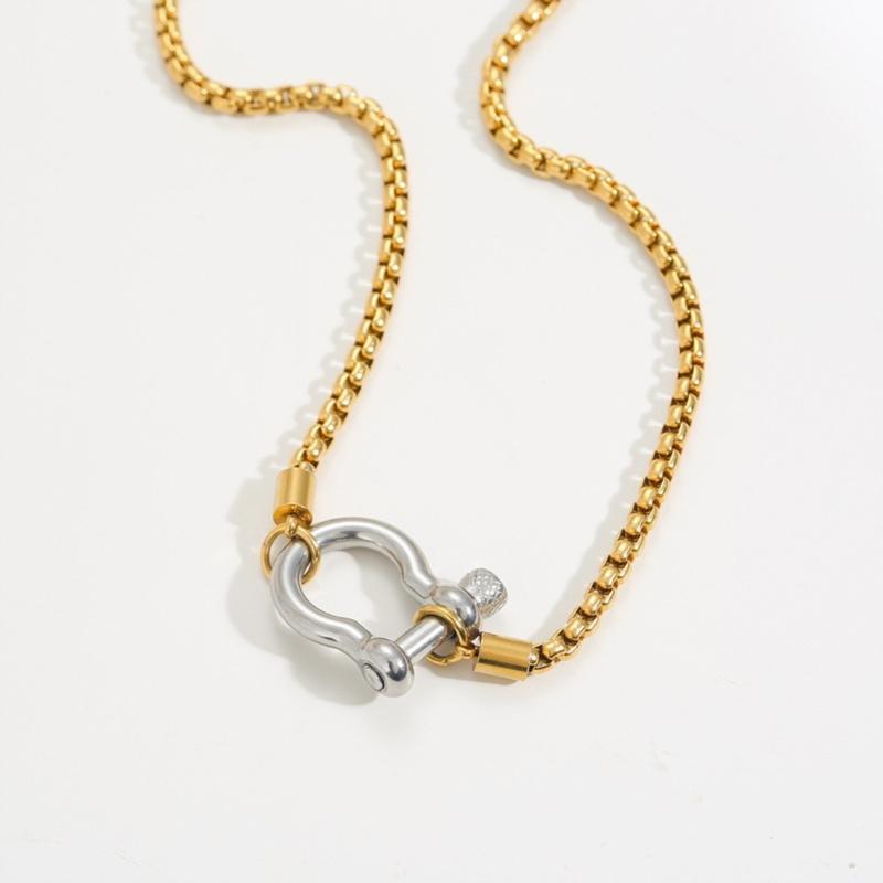Gold Plated Carabiner Style Necklace Titanium Steel Pendant Neckchain Jewelry Ideal For Unisex Wear And Gift