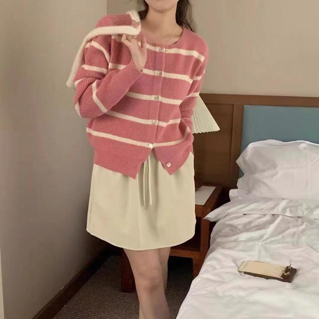 Strickjacke 2023 Herbst/Winter Gestreifte Strickjacke Frauen Design Gefühl Weich Klebrigen Arctic Velvet Academy Pullover Weiblichen Mantel